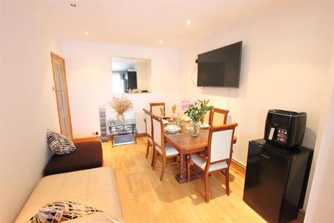 3 bedroom terraced house for sale, Canham Road, London