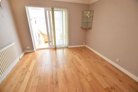 6 Ashby Close, Grimsby, DN37 9HJ