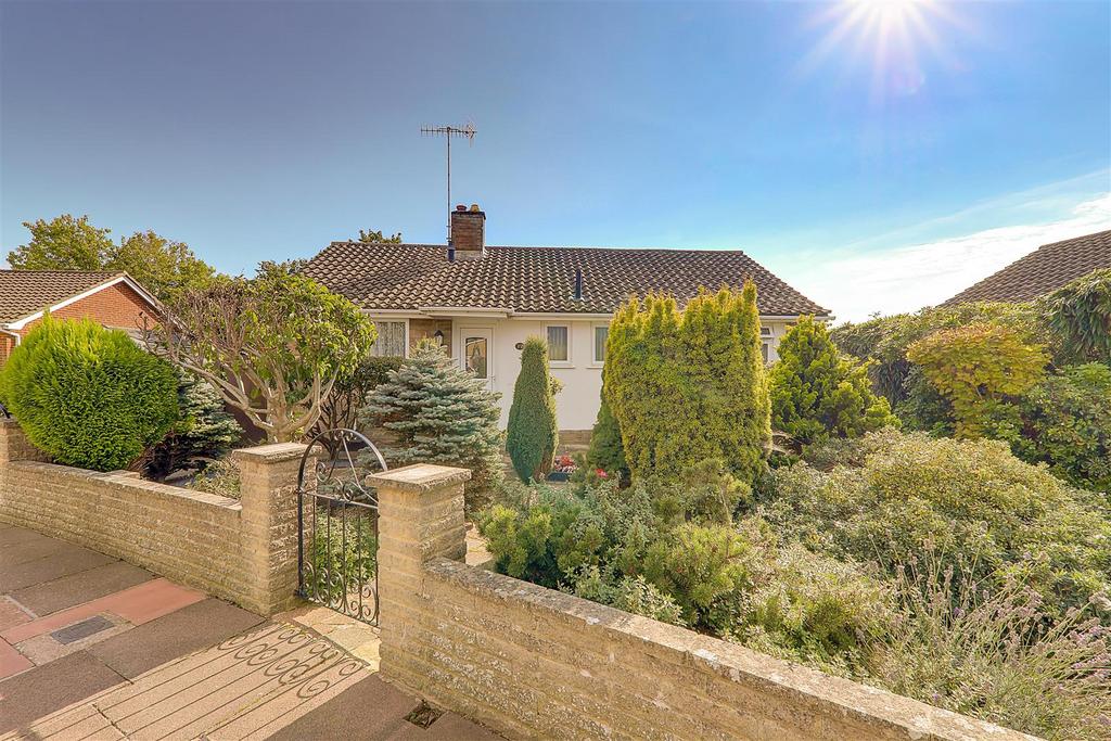 Cleveland Road, Salvington, Worthing 2 bed detached bungalow for sale