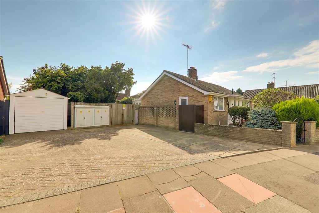 Cleveland Road, Salvington, Worthing 2 bed detached bungalow for sale