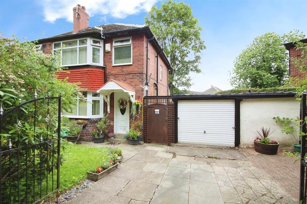 Pendas Grove, LEEDS LS15 3 bed detached house for sale £220,000