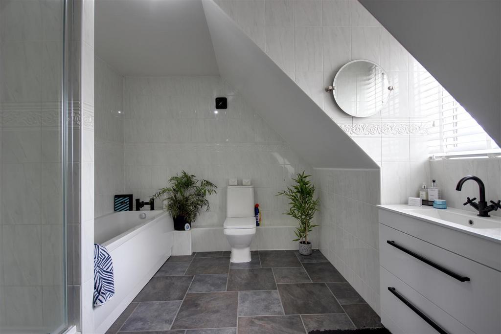 En-suite Bathroom