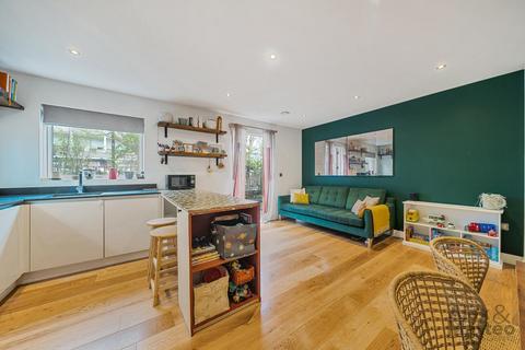 2 bedroom flat for sale, East Street, London, SE1