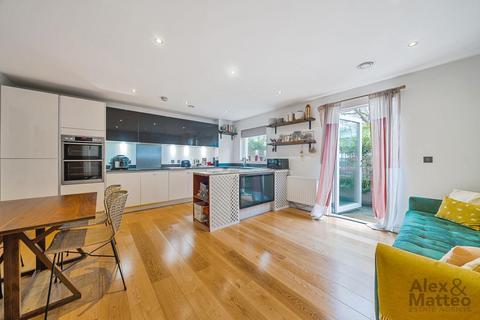 2 bedroom flat for sale, East Street, London, SE1