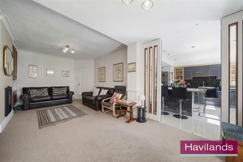 4 bedroom semi-detached house for sale, Houndsden Road, Winchmore Hill