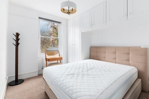 3 bedroom flat to rent, Waldemar Avenue, London SW6
