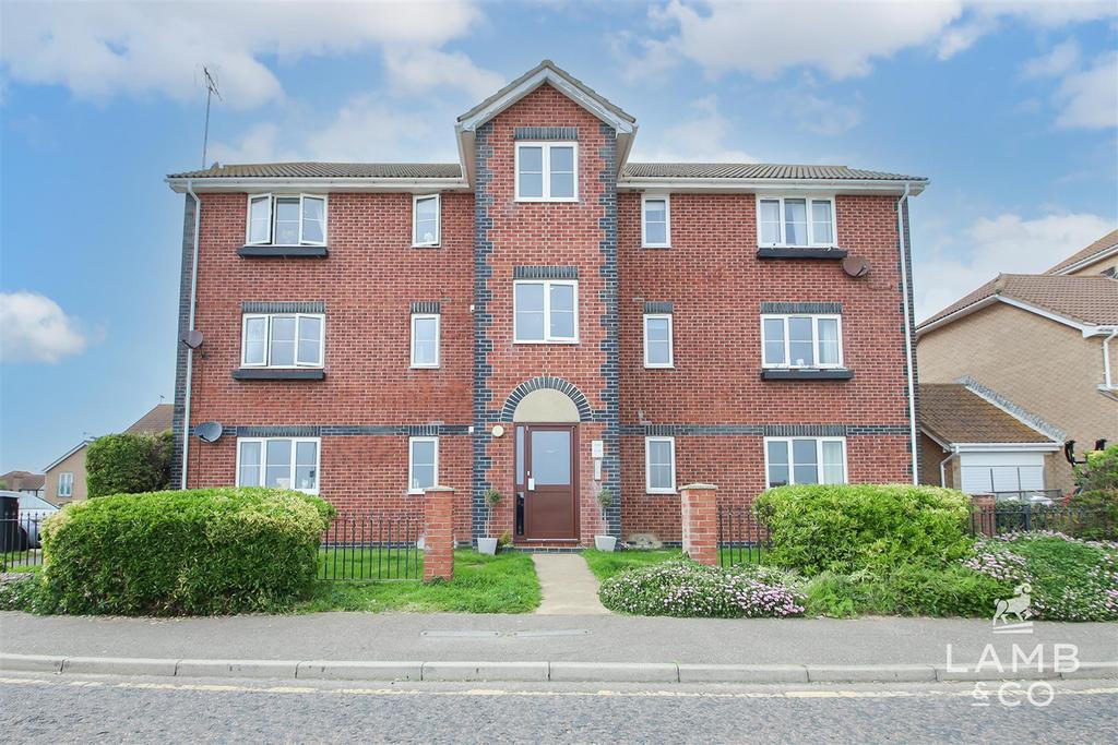 Selsey Avenue, ClactonOnSea CO15 1 bed flat for sale £120,000