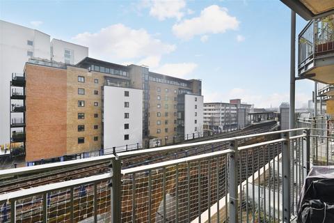 1 bedroom apartment for sale, Commercial Road, London, E14