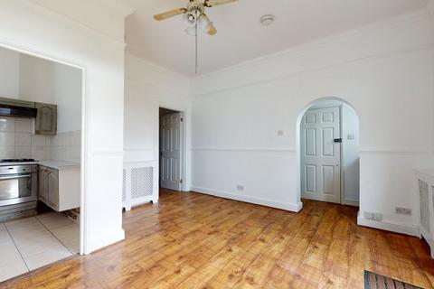 Flat 3b, 3 Glen View, Gravesend, DA12 1LP