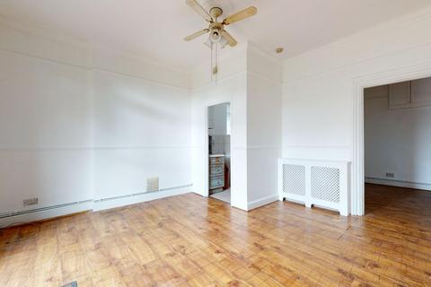 Flat 3b, 3 Glen View, Gravesend, DA12 1LP