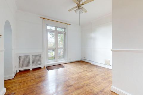 Flat 3b, 3 Glen View, Gravesend, DA12 1LP