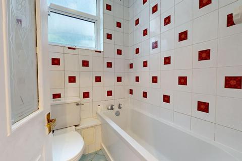 Flat 3b, 3 Glen View, Gravesend, DA12 1LP