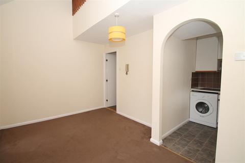 1 bedroom flat to rent, Pilgrims Close, Palmers Green, N13
