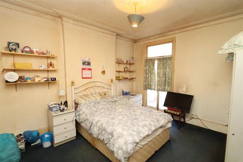 2 bedroom flat for sale, Springfield Road, Arnos Grove, N11