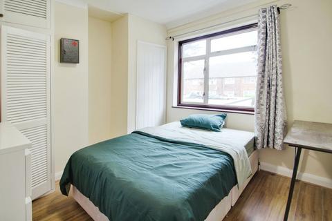 House of multiple occupation to rent, Willow Tree Close, Hayes UB4
