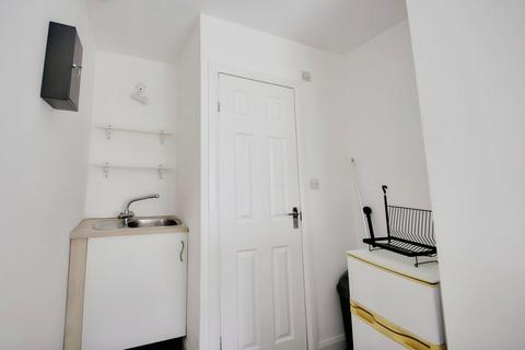 1 bedroom in a house share to rent, Willow Tree Close, Hayes UB4