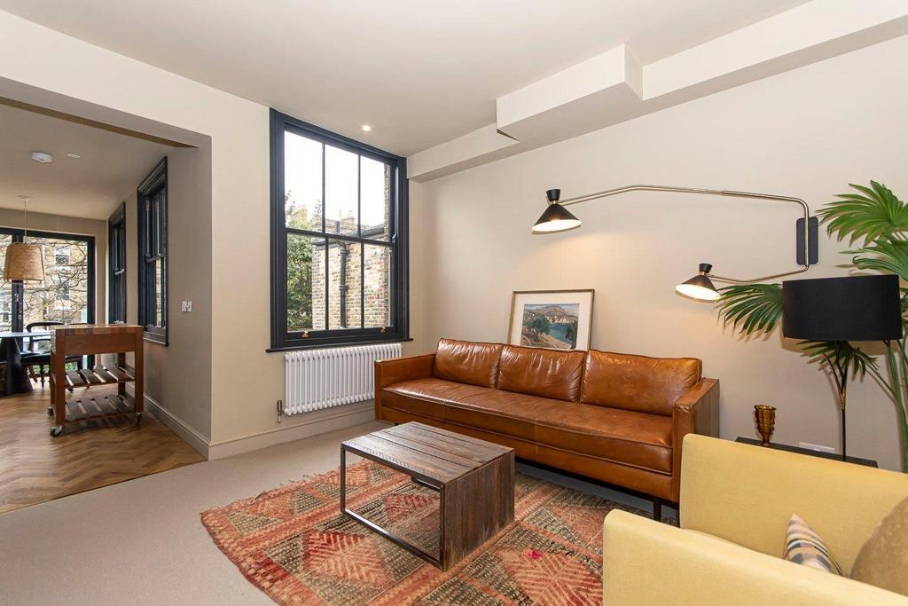 Venn Street, Clapham SW4 2 bed flat £3,750 pcm (£865 pw)