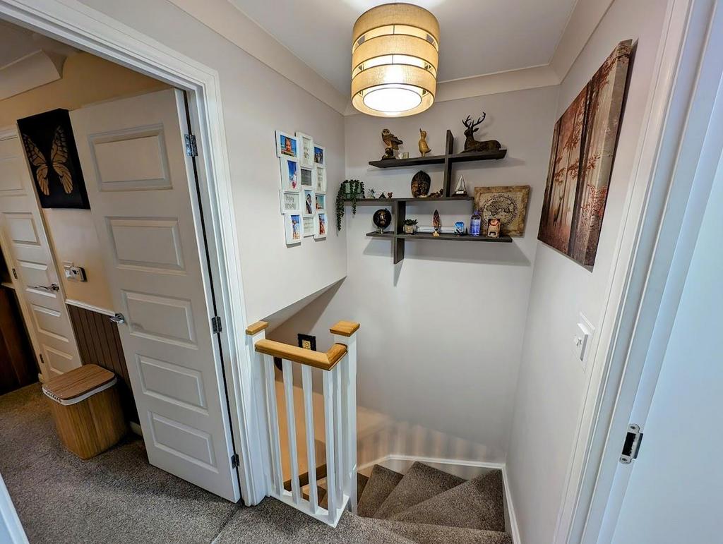 6 Buckthorn Court Landing.jpg