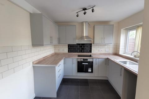 3 bedroom semi-detached house to rent, Kineton Road, Rubery