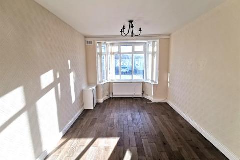 3 bedroom semi-detached house to rent, Kineton Road, Rubery