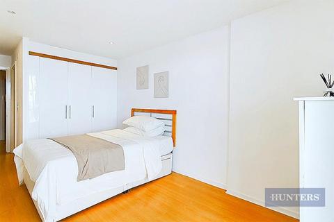 2 bedroom flat to rent, Sundowner, Channel Way, Southampton