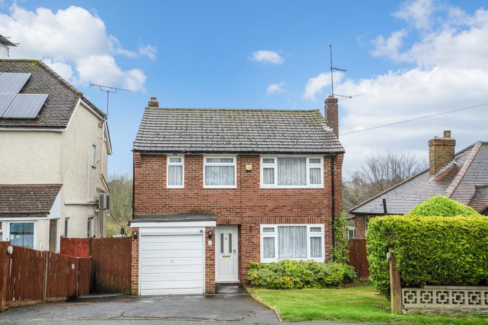 Fieldway, Chalfont St Peter SL9 3 bed detached house for sale £755,000