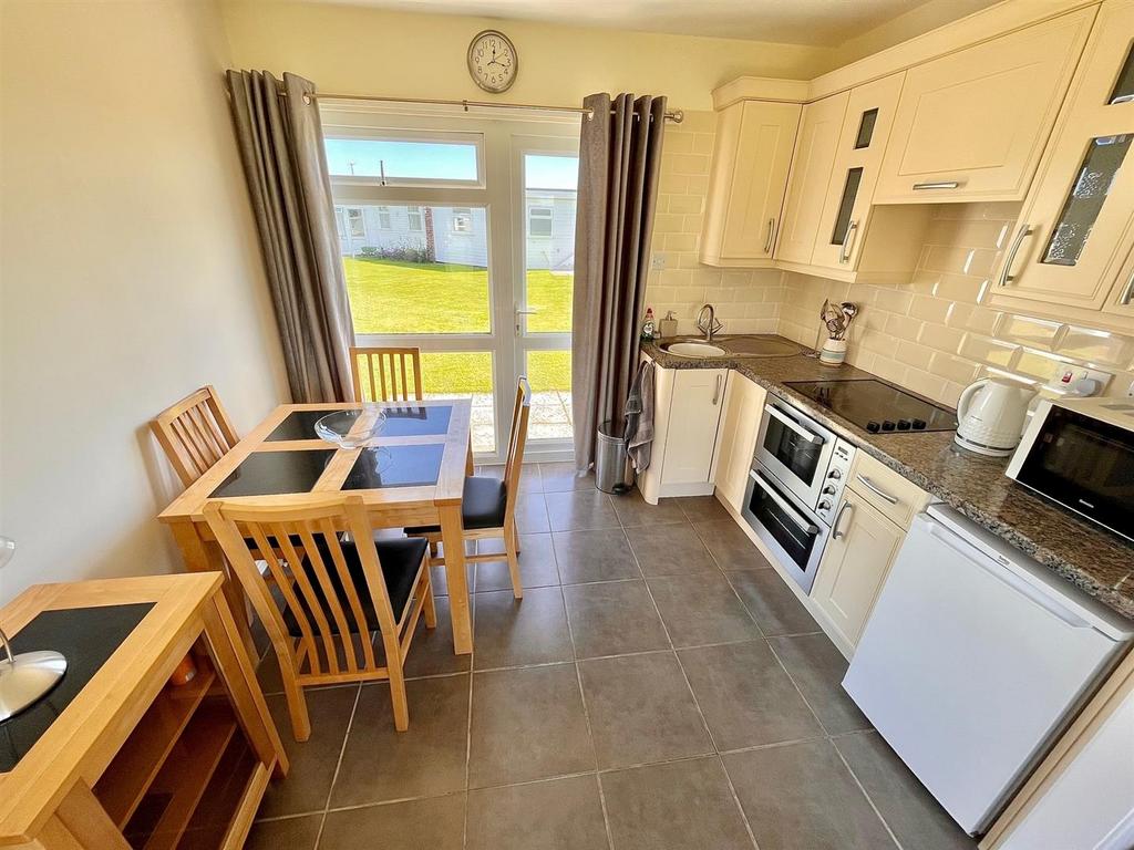 Kitchen/Dining Area