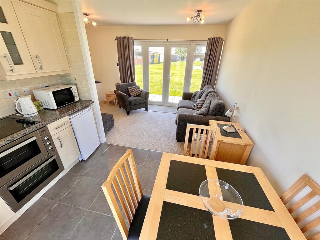 Kitchen/Dining Area