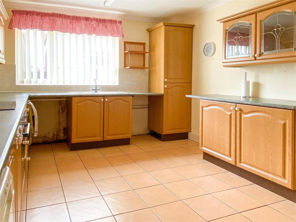 Kitchen (1).jpg