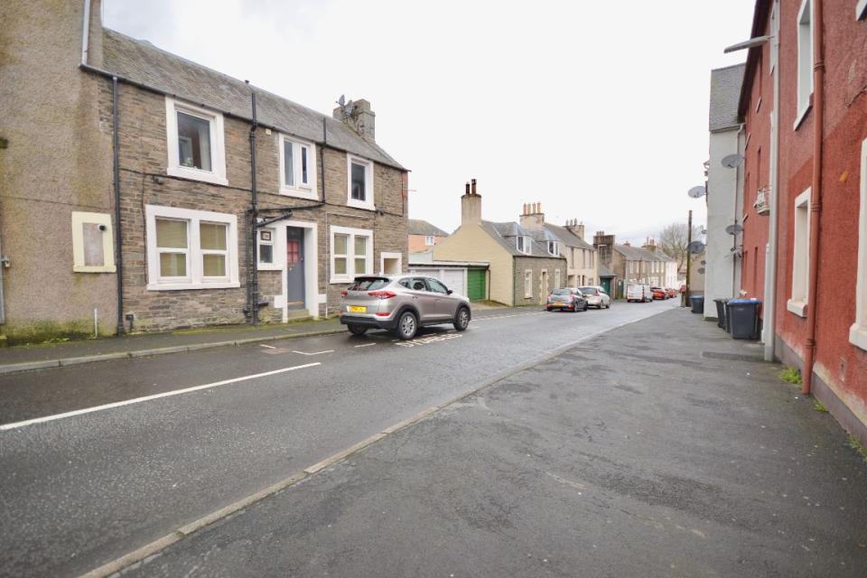 2/2, Drumlanrig PlaceHawick, TD9 0AY 1 bed flat for sale £60,000