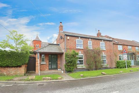 3 bedroom semi-detached house for sale, Lincoln Lane , Thorpe on the Hill LN6