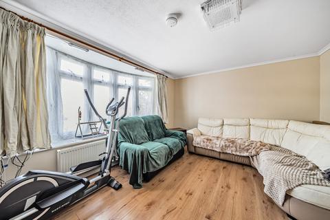 24 Cobbetts Walk, Bisley, Woking, GU24 9DU