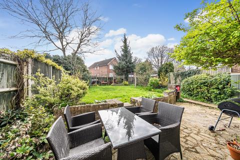 24 Cobbetts Walk, Bisley, Woking, GU24 9DU
