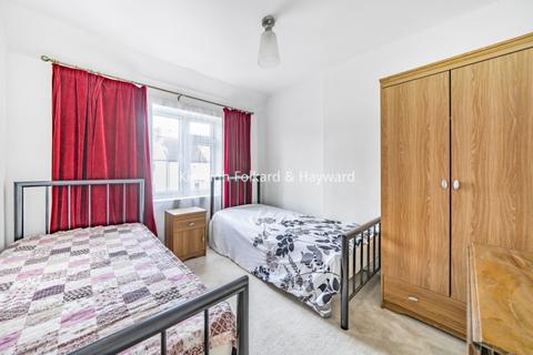 4 bedroom end of terrace house to rent, Turner Avenue Mitcham CR4