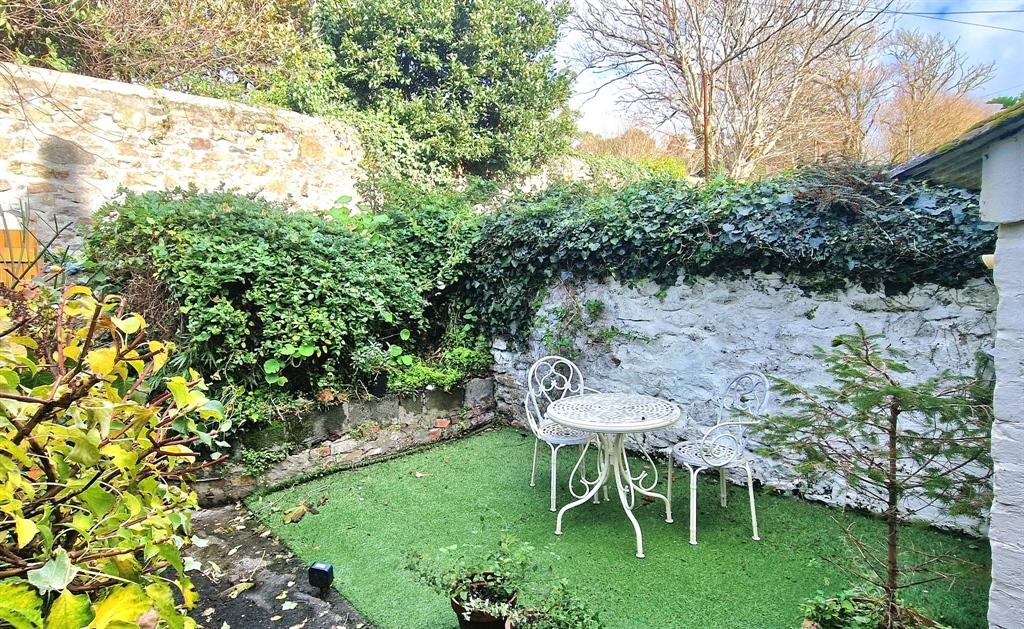 Daniel Place, Penzance TR18 2 bed terraced house for sale £275,000