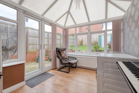 64 Hoveton Close, Redditch, B98 7HW