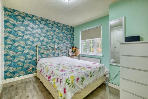 64 Hoveton Close, Redditch, B98 7HW