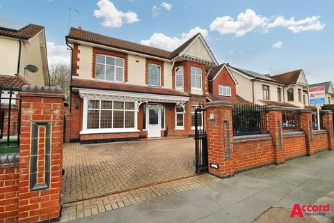 5 bedroom detached house to rent, Berther Road, Hornchurch, RM11