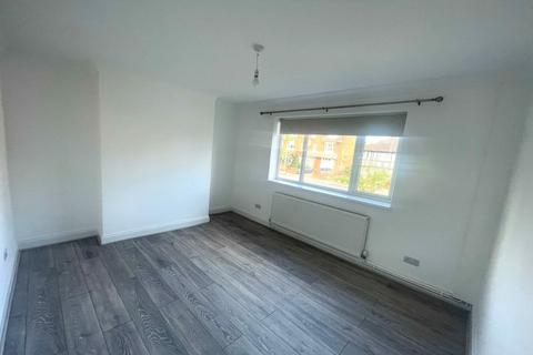 2 bedroom flat to rent, Cranleigh House, Coombe Lane, London