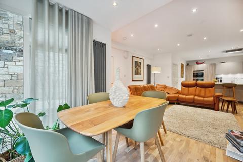 Flat B, 30 Bentinck Street, Glasgow, G3 7TT