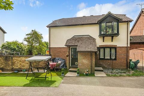 3 Shepherds Chase, Bagshot, GU19 5QX