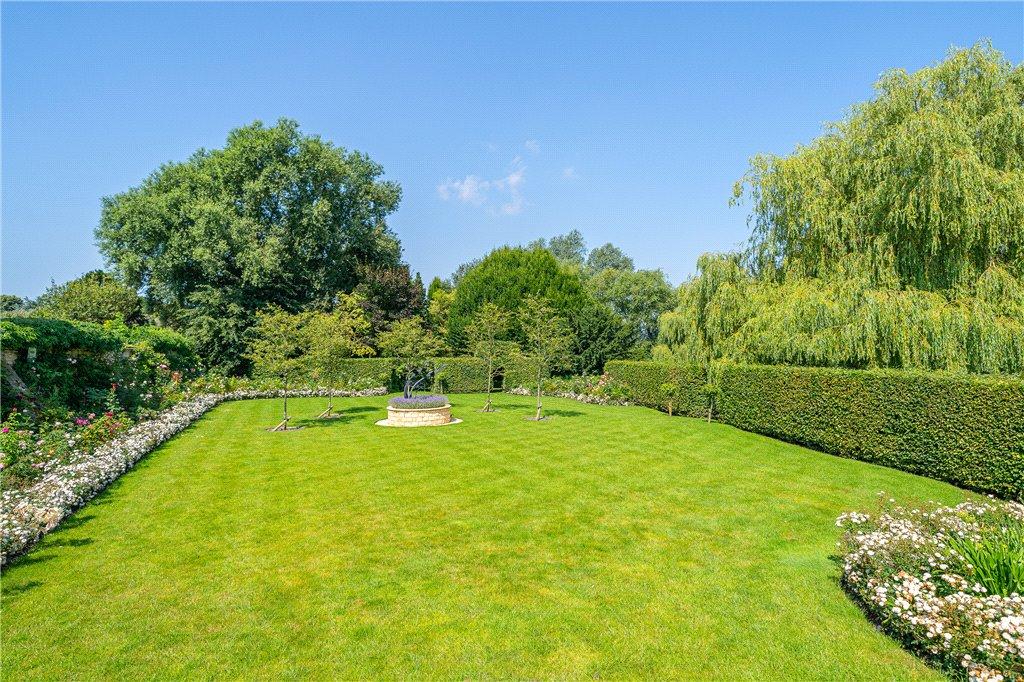 Lawned Gardens