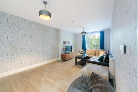 3 bedroom flat to rent, St. Andrews Court, London N17