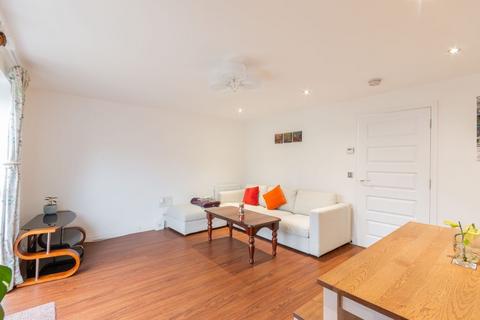 3 bedroom terraced house to rent, 0145L – Craw Yard Drive, Edinburgh, EH12 9LU