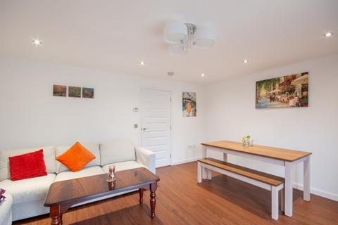 3 bedroom terraced house to rent, 0145L – Craw Yard Drive, Edinburgh, EH12 9LU