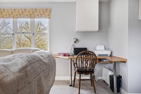 5 Trews Weir Court, Exeter, EX2 4JS