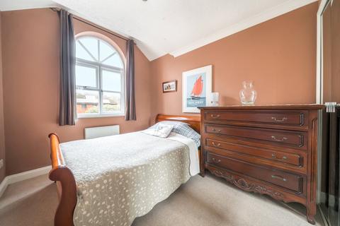 5 Trews Weir Court, Exeter, EX2 4JS