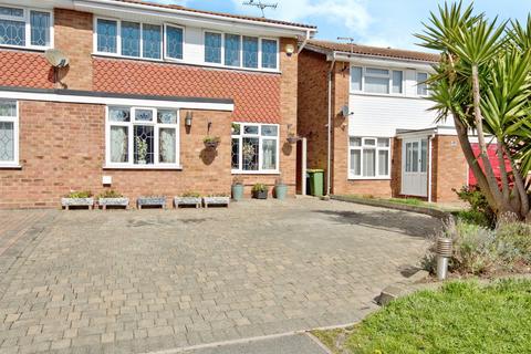 4 bedroom semi-detached house for sale, Goldsworthy Drive, Southend-on-sea, SS3