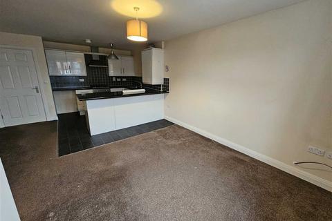 2 bedroom apartment to rent, Halifax Road, Liversedge