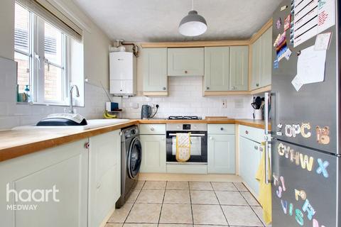 3 bedroom semi-detached house for sale, Wintergreen Close, Chatham